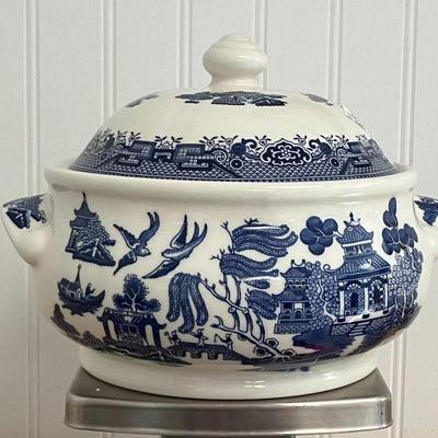 Churchill Blue Willow Covered Vegetable Bowl AAA1217 $48