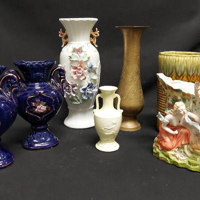 DECORATIVE VINTAGE VASE COLLECTION 