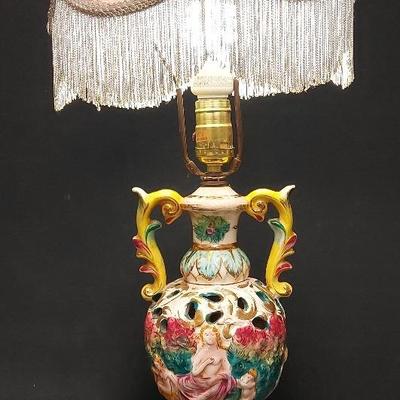 ATTRACTIVE CAPODIMONTE STYLE VINTAGE LAMP