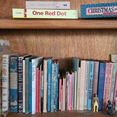 BEAUTIFUL VINTAGE AND CONTEMPORARY CHILDREN'S CLASSICS INCLUDING DISNEY