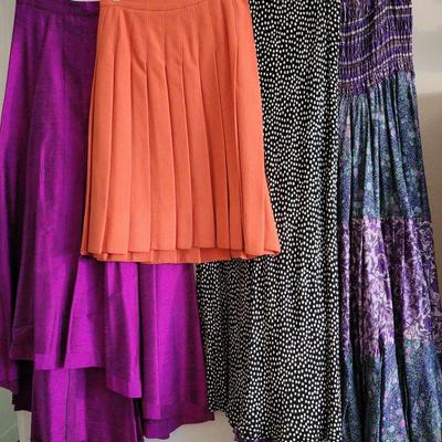 WOMEN'S SKIRTS SIZE 