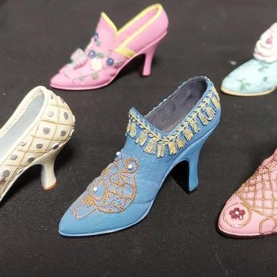 FIVE ADORABLE AND COLLECTIBLE CERAMIC MINI SHOES 