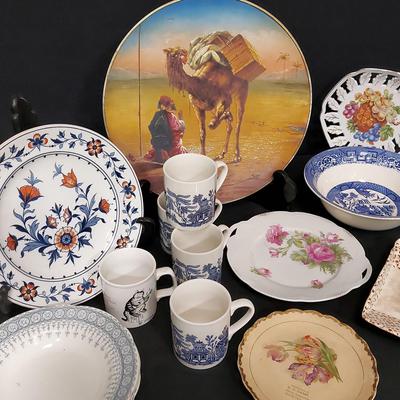 VINTAGE DECORATIVE PLATES AND DISHES