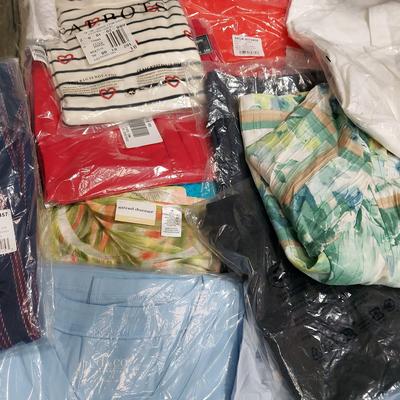 HUGE MYSTERY LOT OF NEW AND LIKE NEW WOMEN'S CLOTHES SIZE 18 AND XL