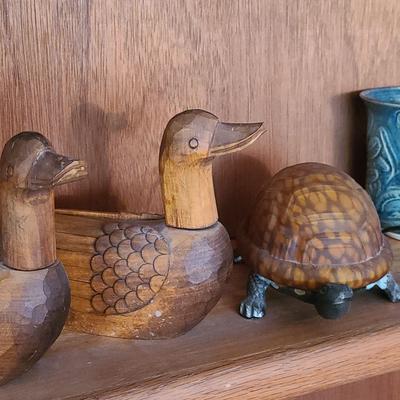SWEET HOME DECOR INCLUDING PAIR OF WOODEN DUCKS, TURTLE LAMP, AND CRAFTSMAN POTTERY