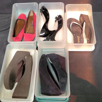 5 PAIRS OF CLASSIC SHOES - SIZE 7 