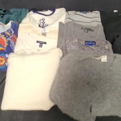 12 SMALL & EXTRA SMALL WOMENS SWEATERS AND CARDIGANS
