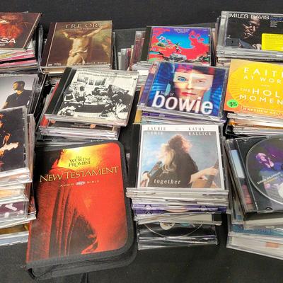 LARGE LOT OF ASSORTED CDS