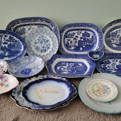 BLUE WILLOW CHINA AND OTHER ASSORTED CHINA/PORCELAIN 