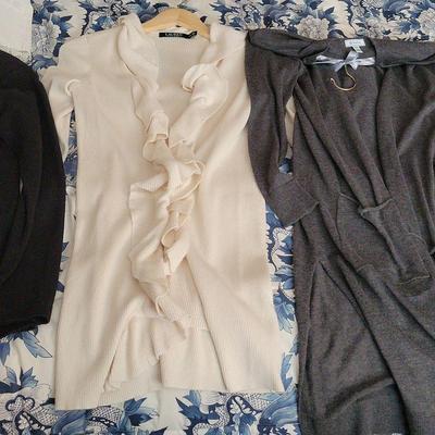 WOMEN'S SWEATER LOT