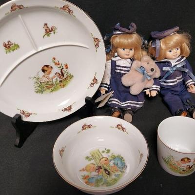 SWEET VINTAGE CHILDREN'S DISH SET AND DOLLS