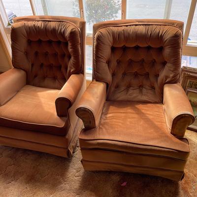 Pair of Vintage Tufted Velvet Armchairs – Warm Rust Brown