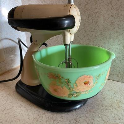 Vintage Sunbeam Mixmaster with Uranium Jadeite Glass Bowl