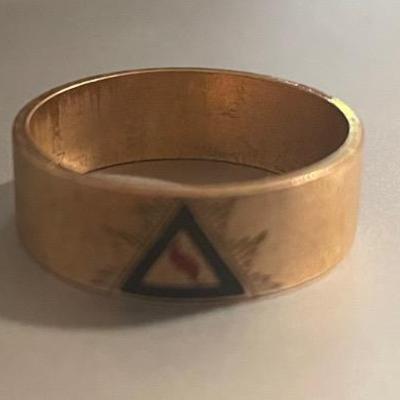 Vintage Gold Ring with Potential Fraternal or Free Mason Ties