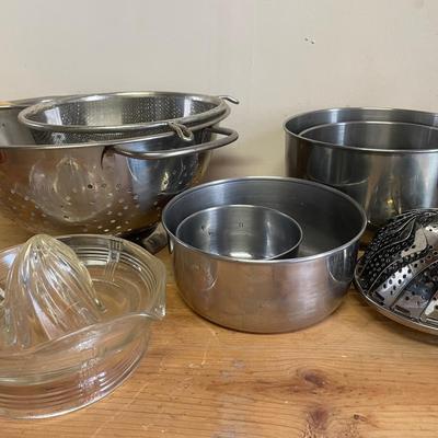 Stainless Steel Colanders, Strainers, Bowls & Juicer – 8-Piece Kitchen Prep Set