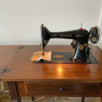 Vintage 1952 Singer 15-91 Sewing Machine with Table – Tested & Functional