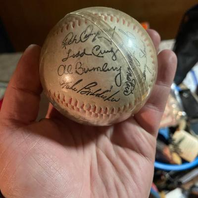 Baltimore Orioles Autographed Baseball – Cal Ripken Jr., Eddie Murray, Jim Palmer & More