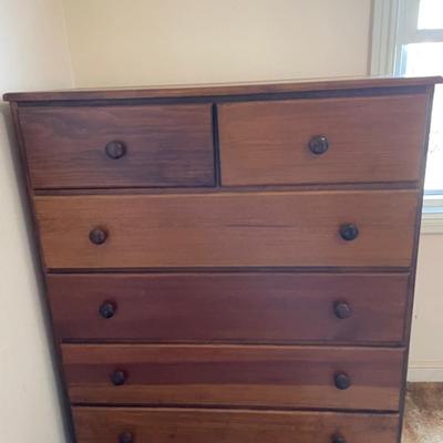 Solid Wood 7-Drawer Chest of Drawers with Minimalist Knob Pulls