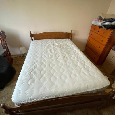 Vintage Maple Spindle Full-Size Bed Frame with Mattress