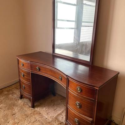 Vintage Mahogany Vanity with Mirror – Bow Front Design, Brass Hardware