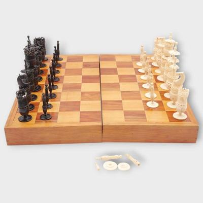Portable Chess Board with Carved Resin Pieces