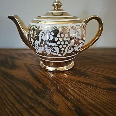 Vintage Sadler England Gold and Cream Floral Design Teapot