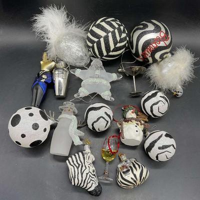 Lot 17 Vintage Holiday Ornaments, Bloomies +
