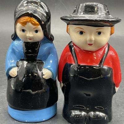Pair Vintage Colonial Man & Woman Ceramic Shakers
