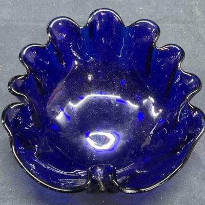Vtg Cobalt Art Glass Scalloped Cabbage Leaf Bowl
