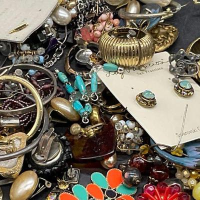 Jewelry Makers Group Lot, Earrings & Jewelry Pcs
