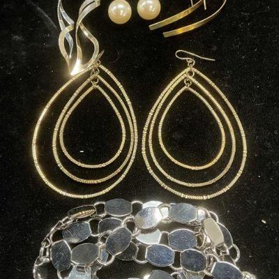 Group Lot Silver Tn Fashion Jewelry & Belt
