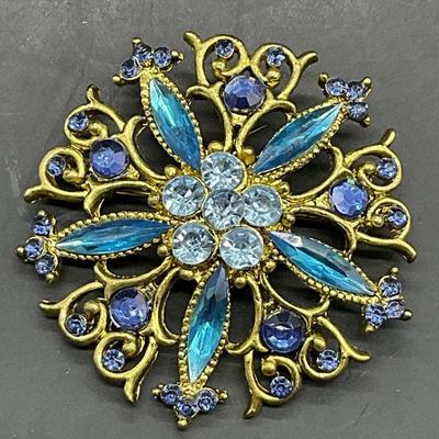 Vntg Bejeweled Blue Crystal Open Metalwork Brooch
