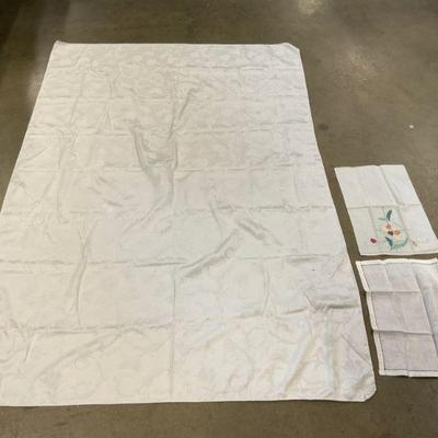 Lot 3 Table Cloth Tea Towel & Linen
