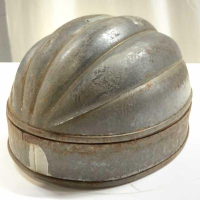 Vintage Tin Melon Mold W Lid
