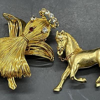 2 Vintage Gold Tn Metal Figural Brooches, Horse+
