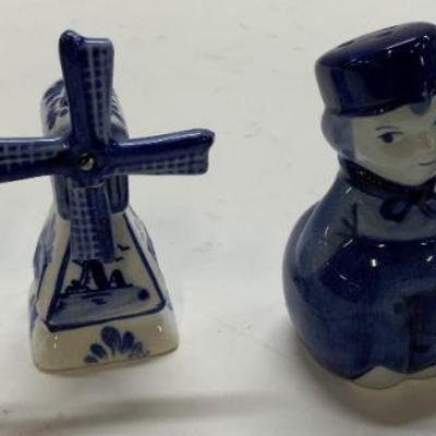 Vtg Delft Style Porc Salt & Pepper Shakers 2prs
