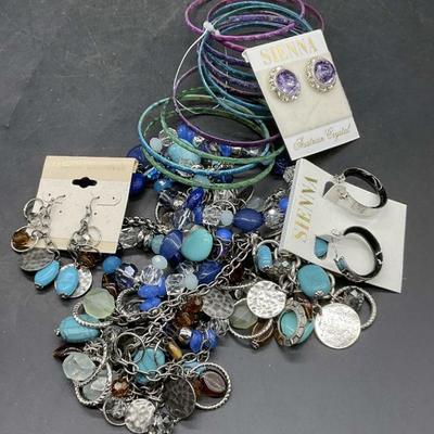 Group Lot Jewelry Earrings, Bracelets & Necklaces
