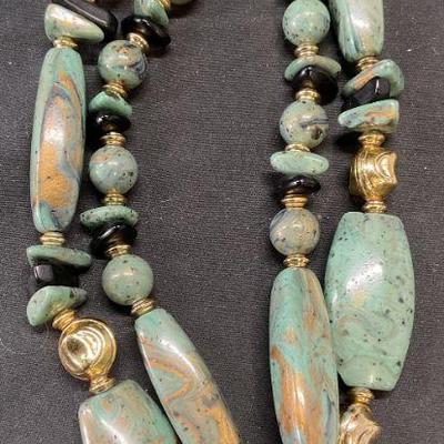 Vintage Gold Tn Green Lucite Beaded Necklace
