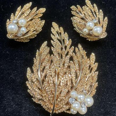 Lot 2 Gold Tn Faux Pearl Crystal Leaf Brooch +
