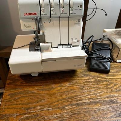 Janome 1110DX Serger