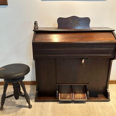 Pump organ