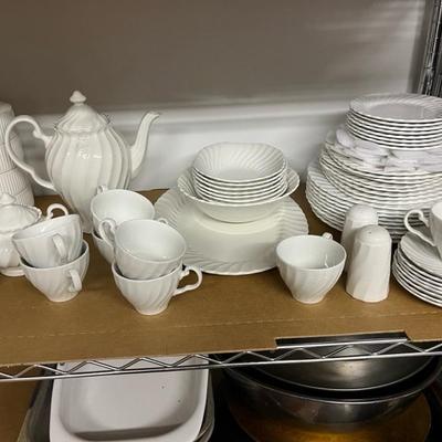 Johnson Bros Swirl Dish Set
