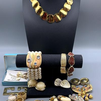 Vintage Good Costume Jewelry And Sets -Kenneth Lane 