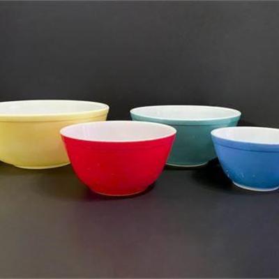 Pyrex Primary Nesting Bowls .jpg