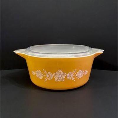 Pyrex Butterfly Gold Casserole Dish .jpg