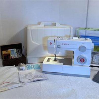 Singer Scholastic 5511 Portable Sewing Machine .jpg