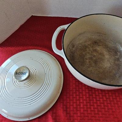 Lodge Enamel Covered Cast Iron Dutch Oven With Lid