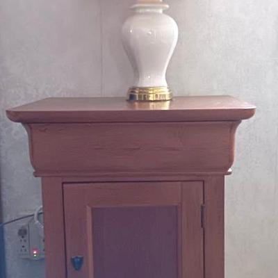 Pelican Bedside Table & Lamp 