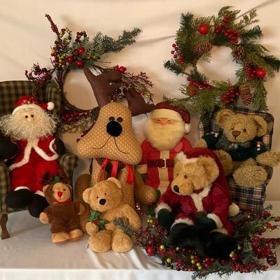 Christmas Teddies And Mini Wreaths 