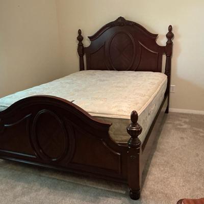 Davis Int’l Traditional Queen Bed With Stearns & Foster Mattress 